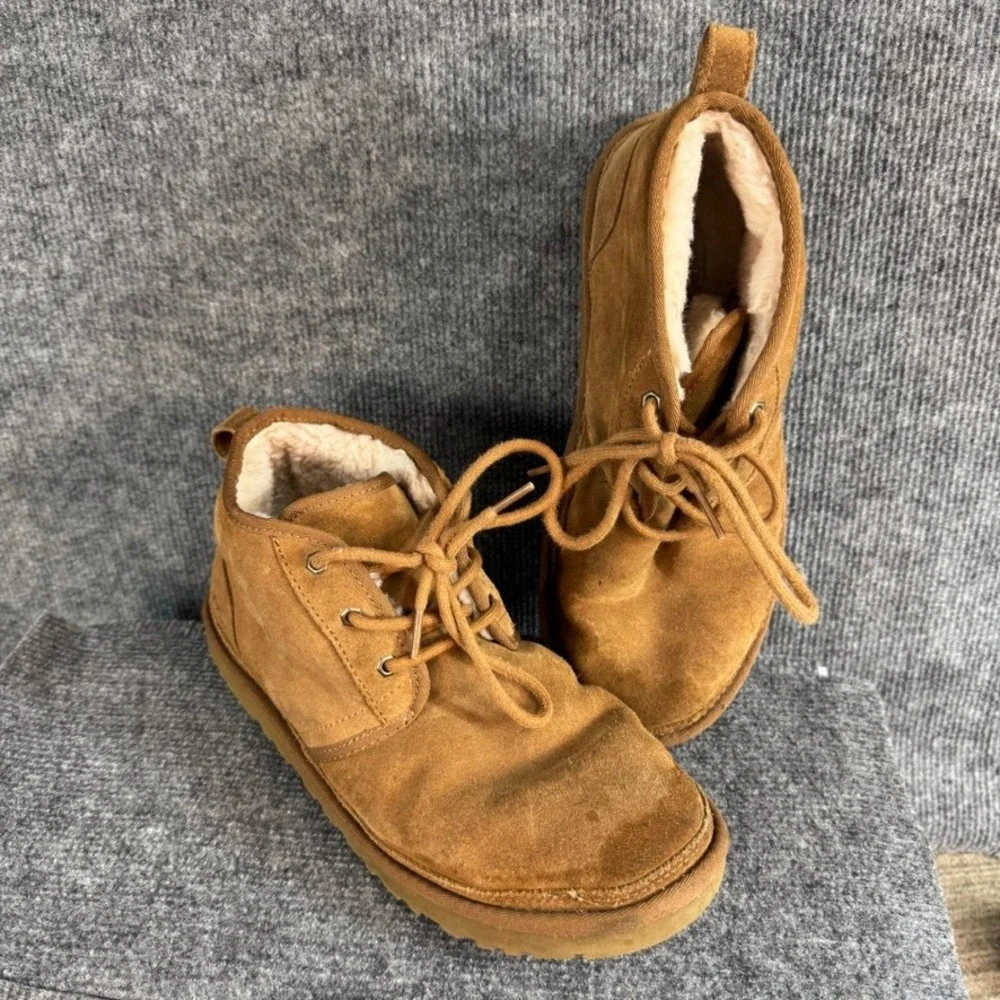 UGG lace lining signature